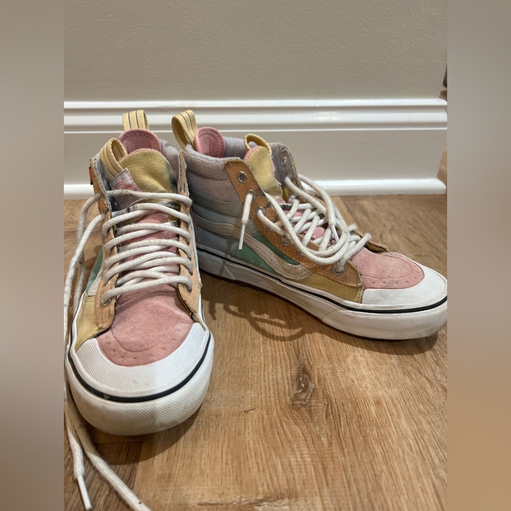 WOMANS RAINBOW VANS